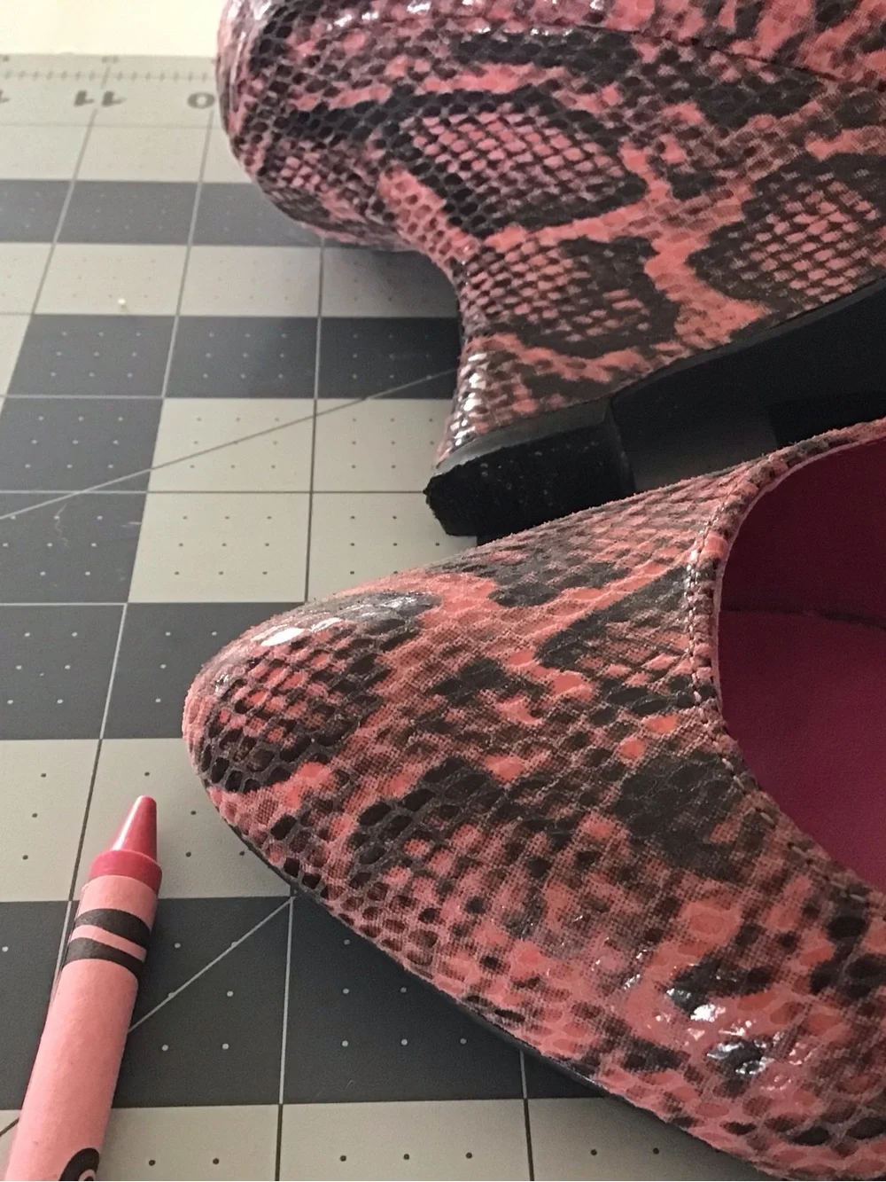 Kelsi Dagger pink snakeskin wedges 8 1/2